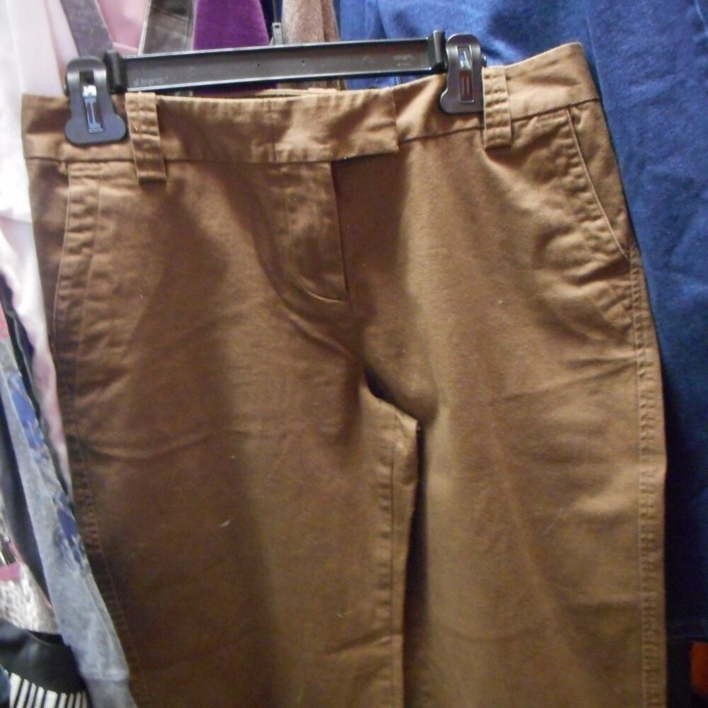 RELATIVITY - size 10, bottoms, capri length, brown